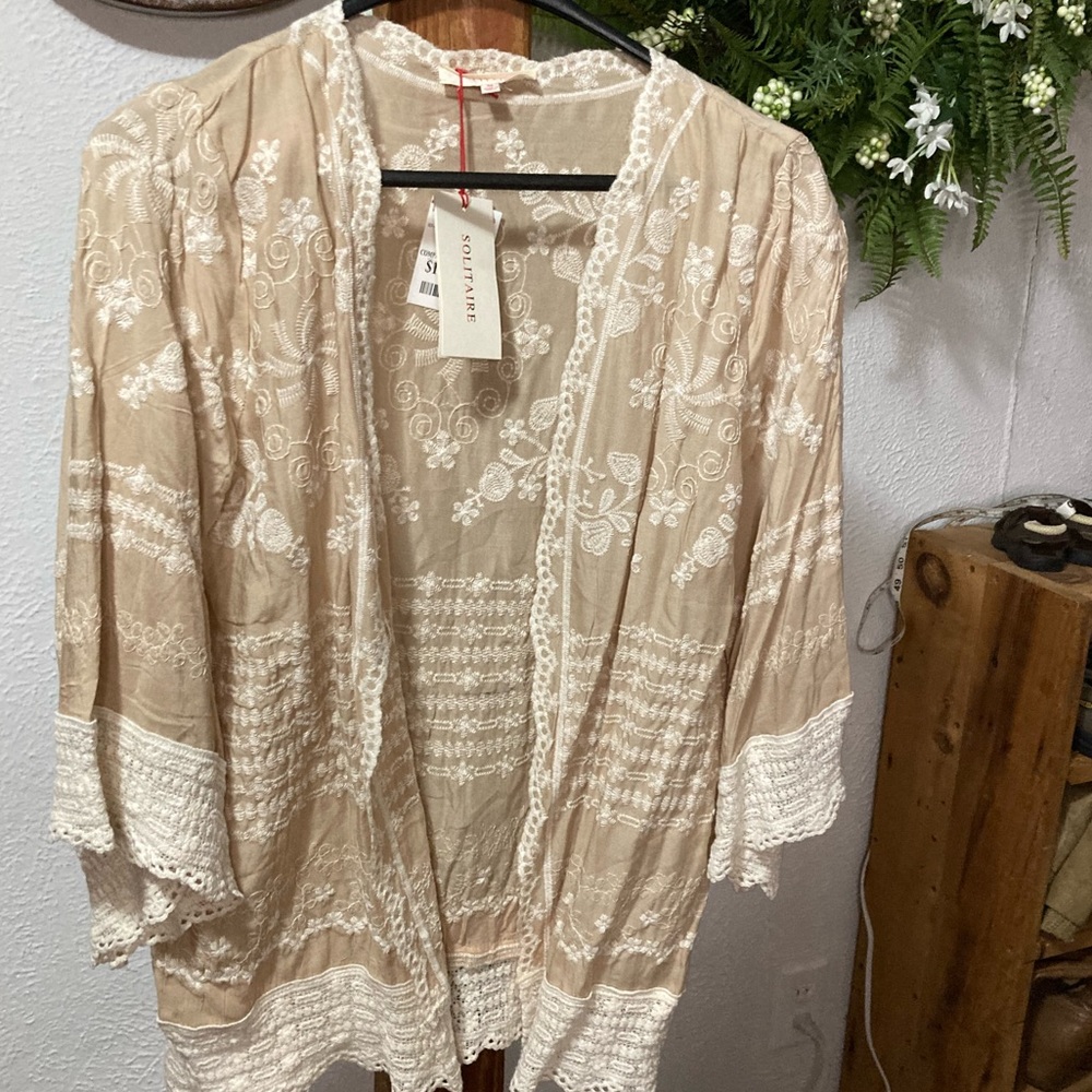 Solitaire cream lace embroidered kimono cover up Medium NWT